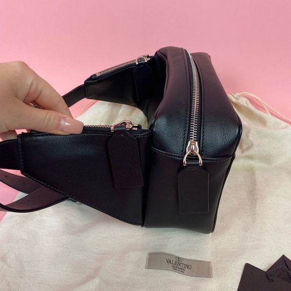 ❌SOLD❌ Valentino Bum Bag LIKE NEW! - Picture 7 of 14